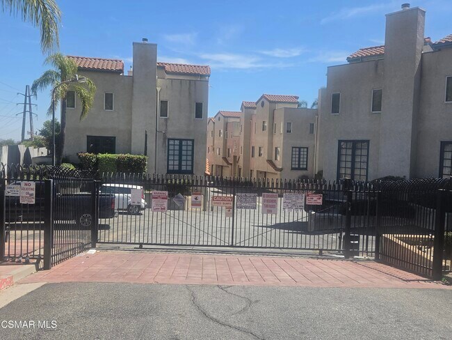 Building Photo - 13901 Olive View Ln