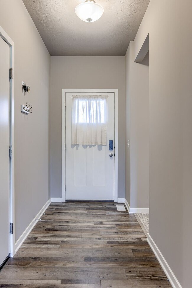 Building Photo - Gorgeous 3 Bedroom In Papillion!!