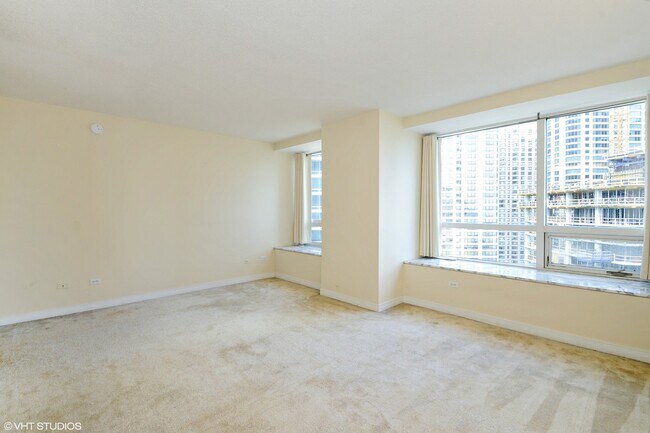 Building Photo - 512 N McClurg Ct