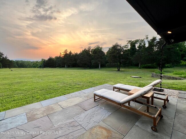 Building Photo - 16 Spring Rd