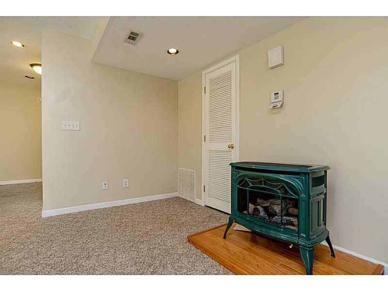 Building Photo - 3280 Lincoln Hill Rd