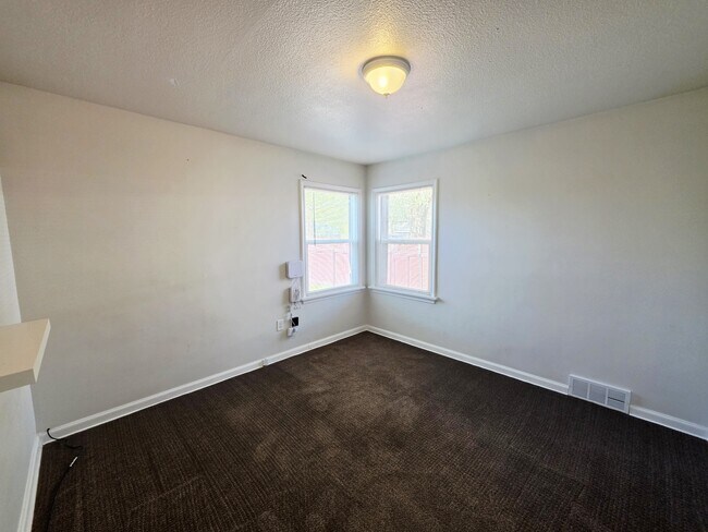 Building Photo - 1710 S Higbee Ave