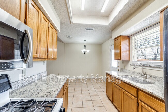 Building Photo - 5602 Ivanhoe St