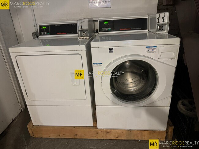 Building Photo - 59A Strathmore Rd