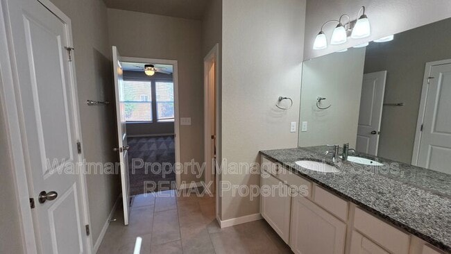 Building Photo - 9638 Vistas Park Dr