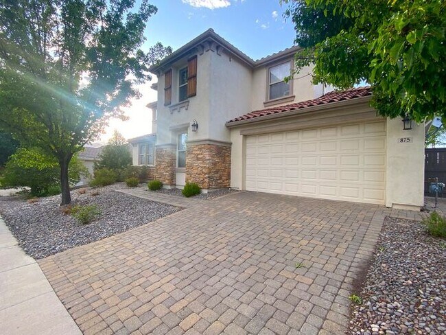 Building Photo - Top of the Hill - Gorgeous 5 Bedroom 3 Bat...