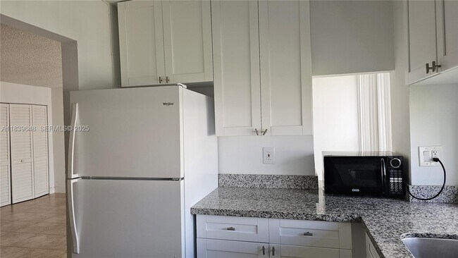 Building Photo - 17021 N Bay Rd