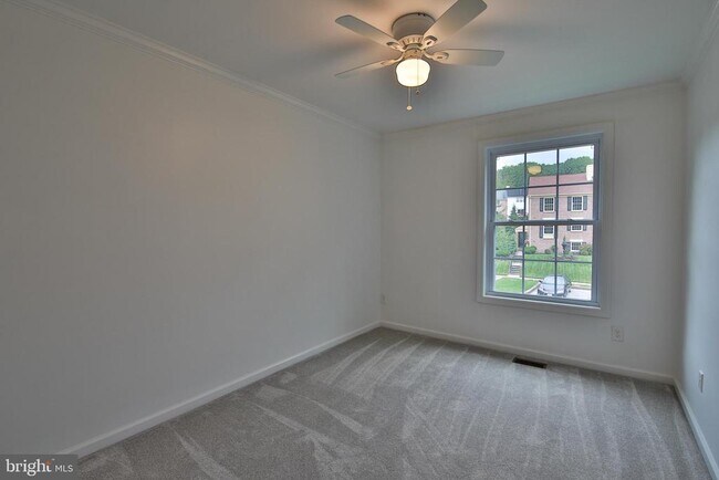 Building Photo - 8 Donagh Ct