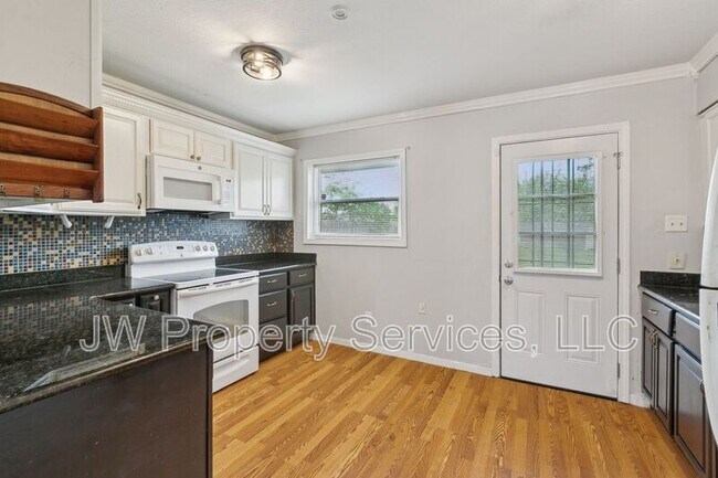 Building Photo - 5832 Segnette Dr