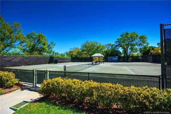 Building Photo - 4194 SW Gleneagle Cir