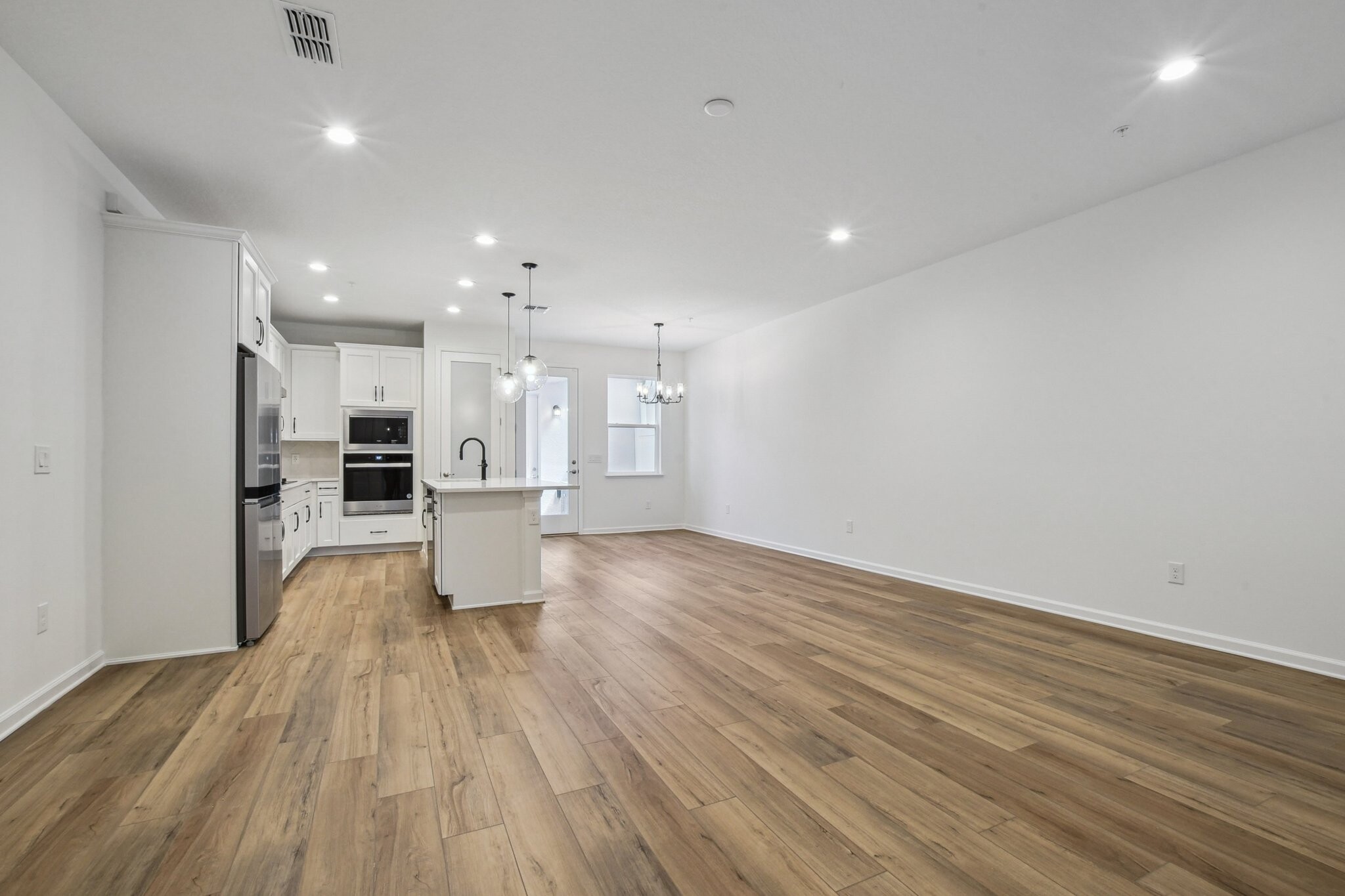 Building Photo - 1653 Pinecliff Dr