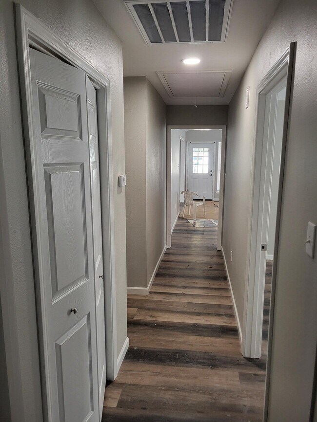 Building Photo - 1831 SG