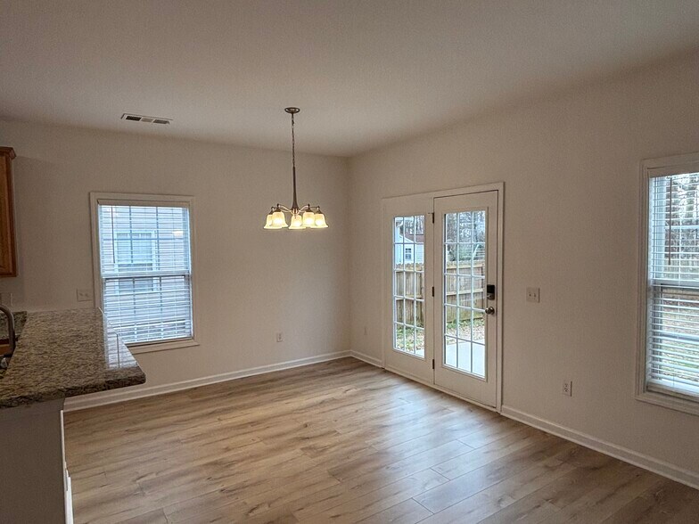 Building Photo - 27 Farm Brook Way