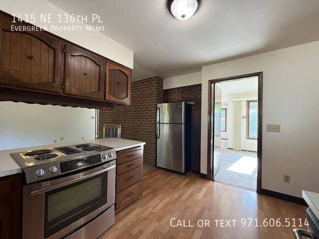 Building Photo - 1415 NE 136th Pl
