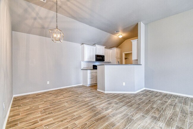 Building Photo - Beautiful Newer Construction Home!