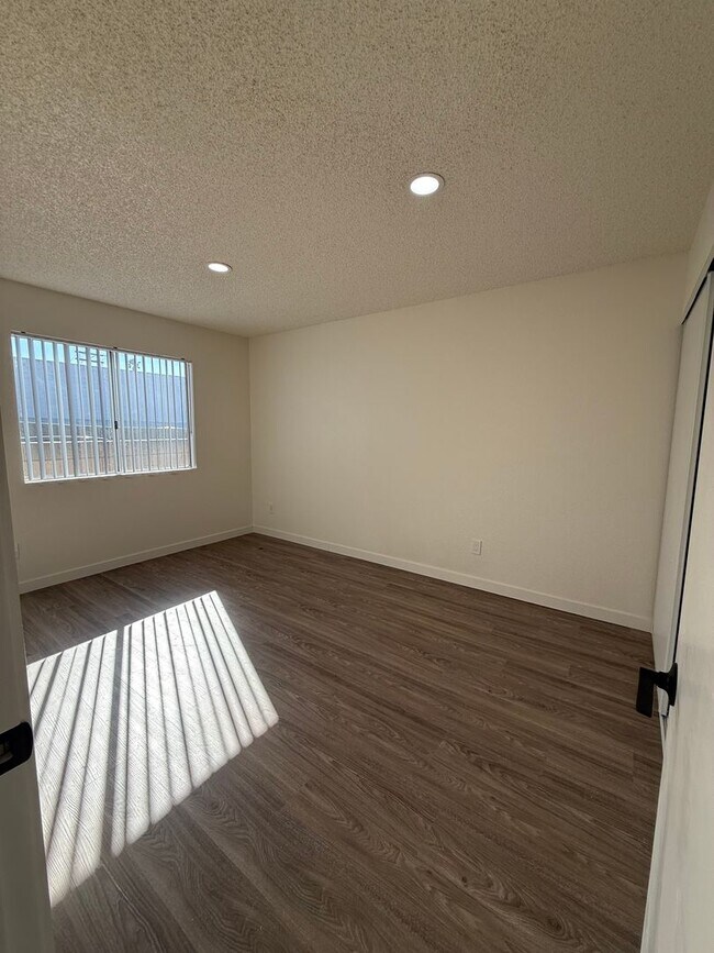 Building Photo - 123 W Olive Dr