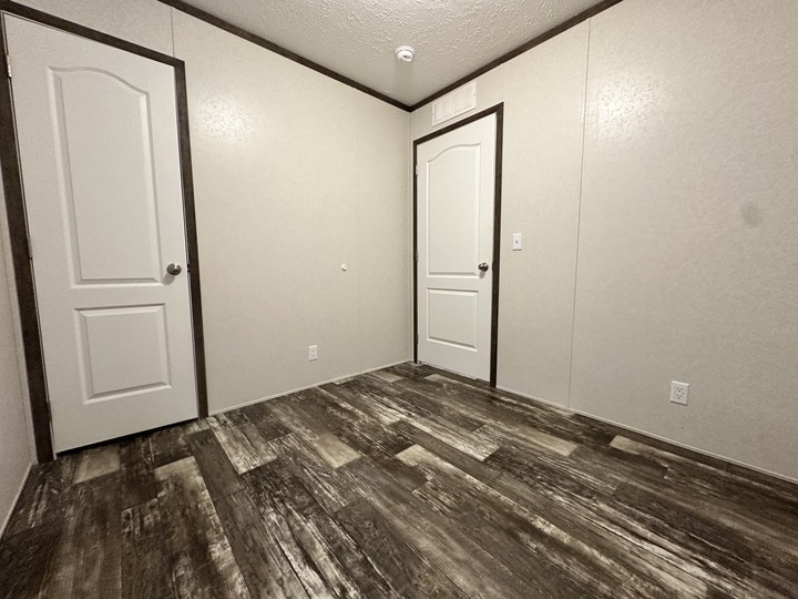 Building Photo - 26 Bing St N