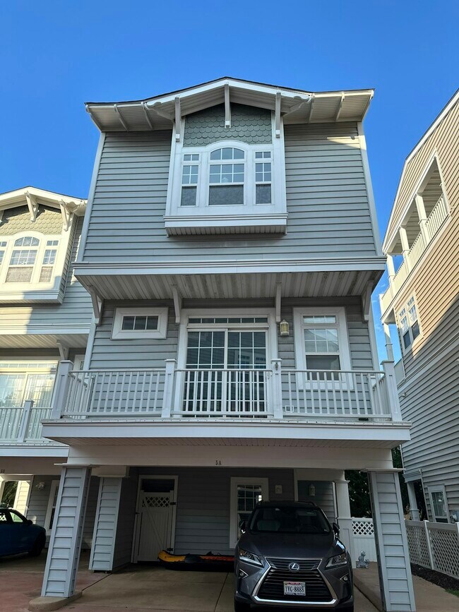 Primary Photo - 2080 E Ocean View Ave