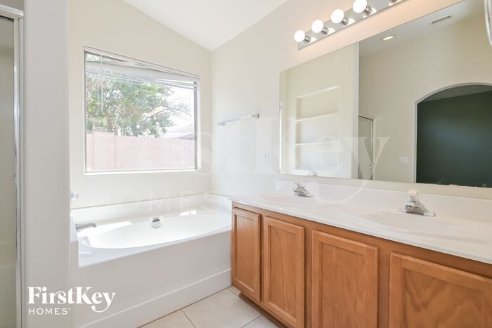 Building Photo - 6951 W Red Rock Dr