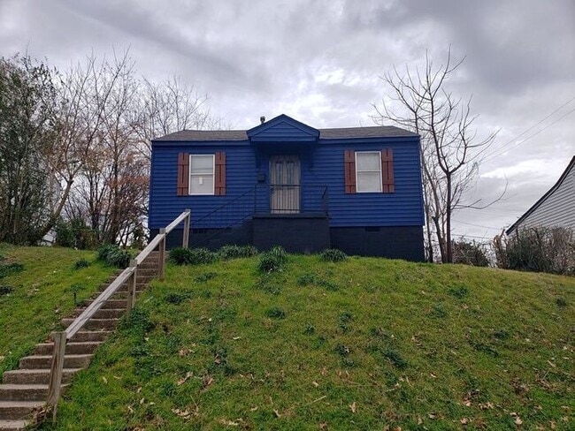Primary Photo - 2066 Farrington St