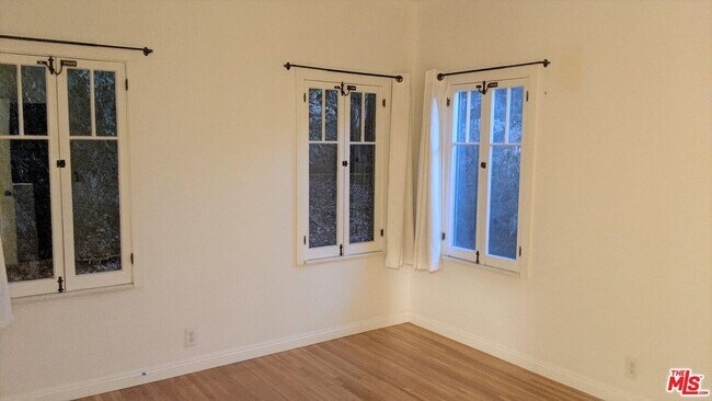 Building Photo - 850 Tularosa Dr