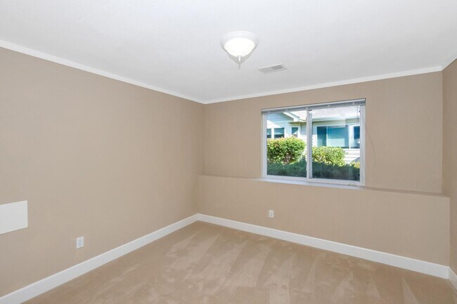 Building Photo - Spacious Patio Home 3 Bed 3 Bath