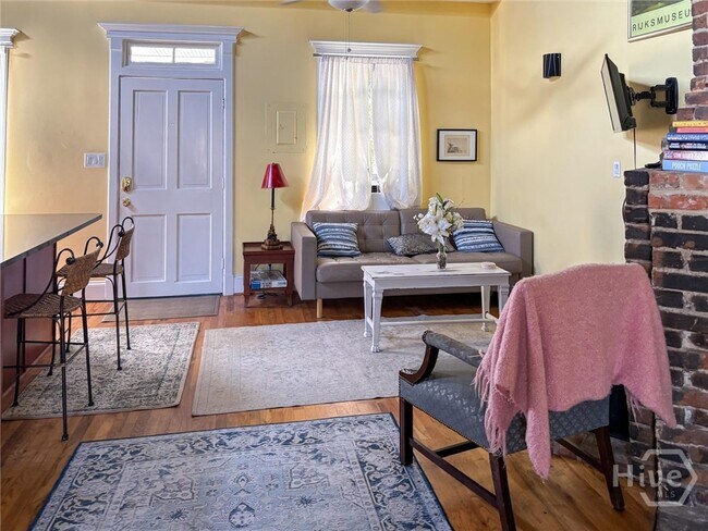 Building Photo - 526 E Charlton St