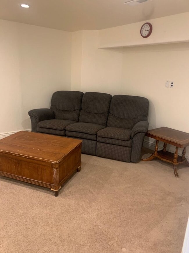 Building Photo - 4 Bedroom Basement Unit for Rent in PG $1800