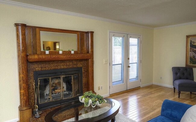 Building Photo - 1004 Acacia St