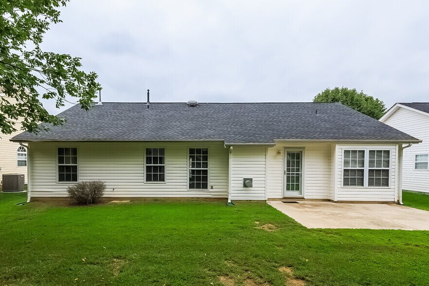 Building Photo - 12405 Poplar Forest Dr