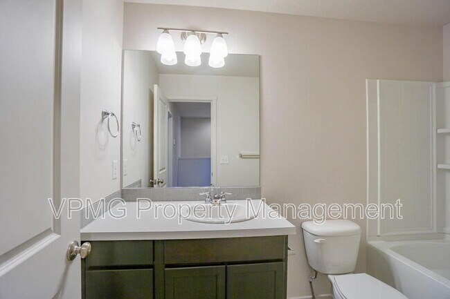 Building Photo - 2116 NE 115th Ct