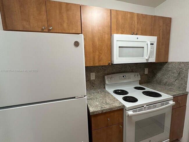 Building Photo - 1100 SW 36th Ct