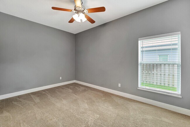 Building Photo - 348 SW Millard Dr