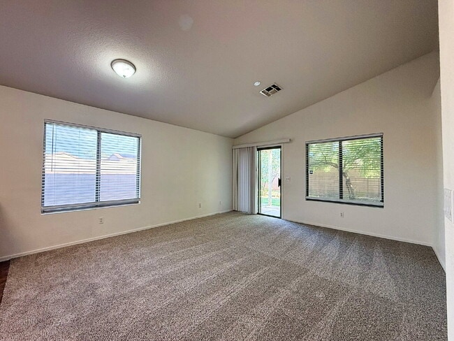 Building Photo - Charming 3-Bedroom Avondale Home with New ...