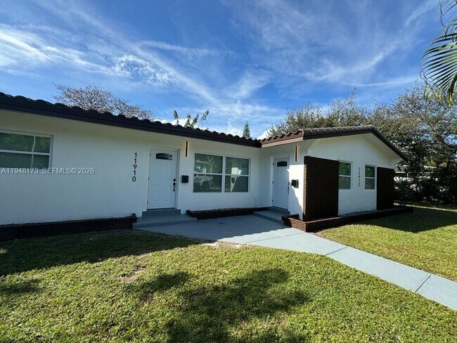 Building Photo - 11912 NE 10th Ave