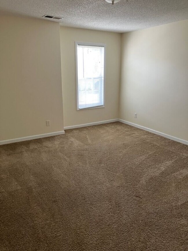 Building Photo - 719-G