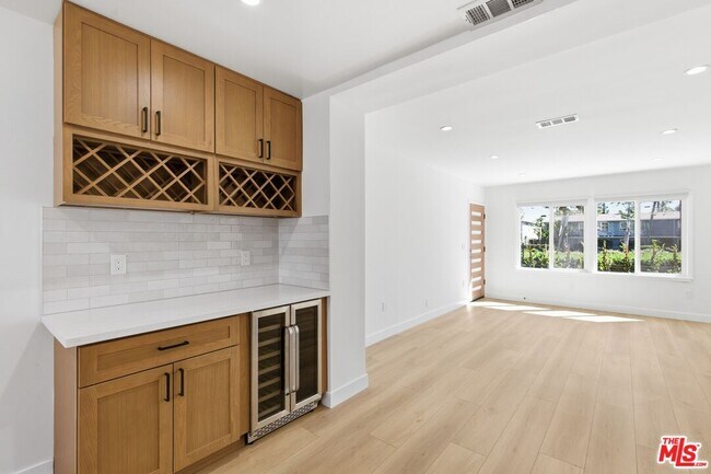 Building Photo - 11671 Chandler Blvd