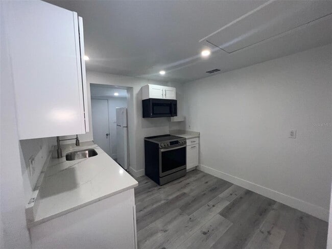 Building Photo - 6439 Willow Wood Ln