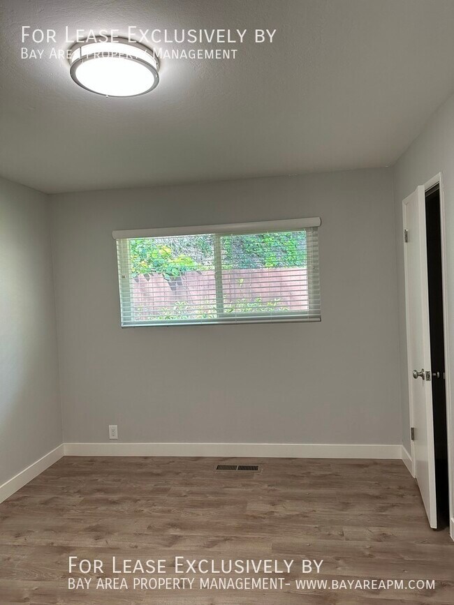 Building Photo - 2498 Edith Ave