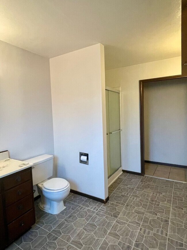 Building Photo - CHARMING 3 BED 2 BATH HOUSE WITH NEW HVAC, ROOF & LARGE FENCED BACKYARD