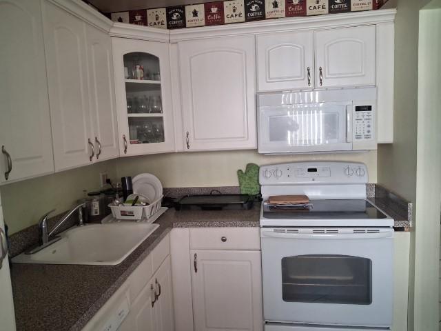 Building Photo - 32 Colonial Club Dr