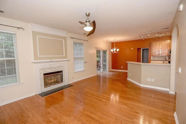 Building Photo - Spacious home located in the beautiful and well-established community of Magnolia Bluff in Lake C...