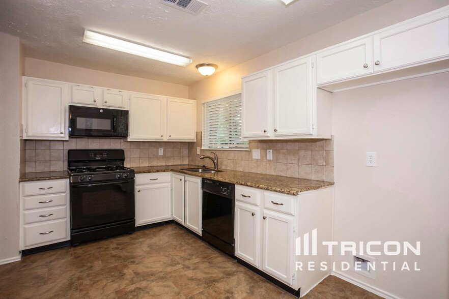 Building Photo - 14130 Galvani Dr