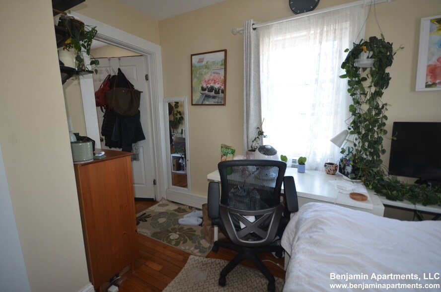 Building Photo - 53 West Seventh St. Unit 3