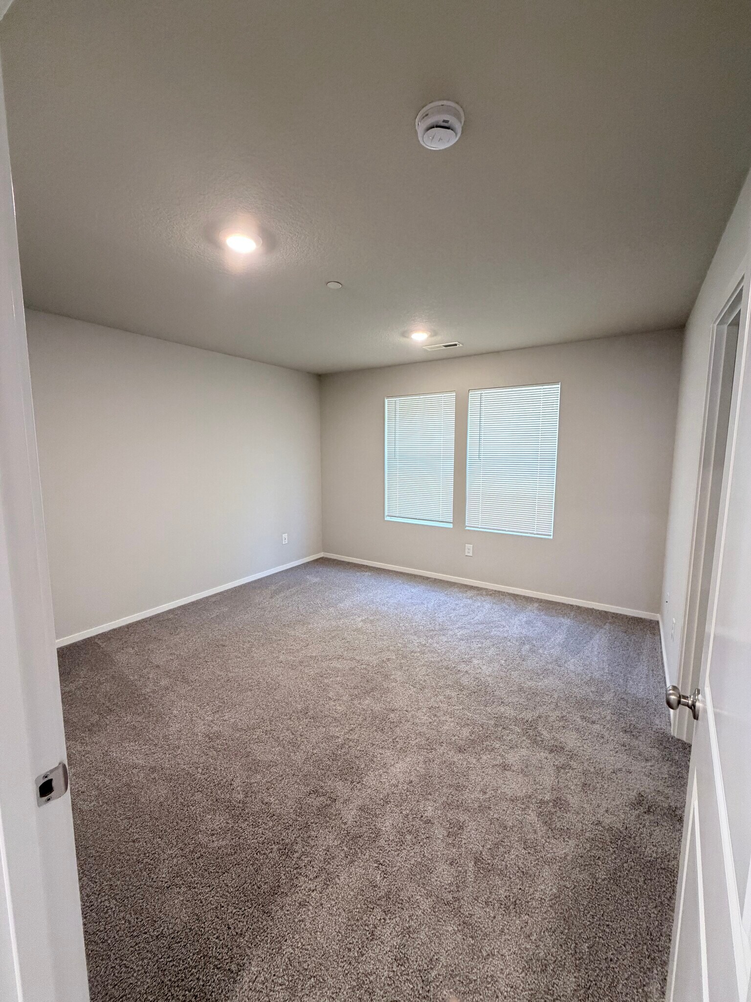 Building Photo - 9452 N Chestnut Ct