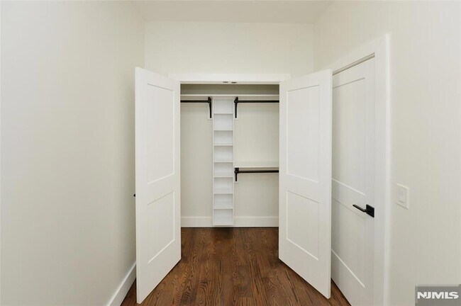 Building Photo - 203 3rd St