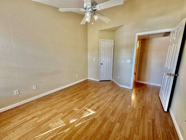 Building Photo - Spacious, One-Bedroom Condo In Plantation ...