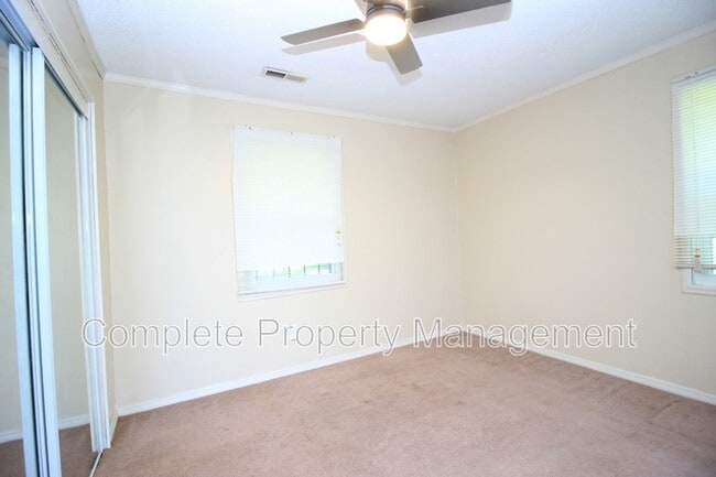 Building Photo - 1240 Rayfield Dr