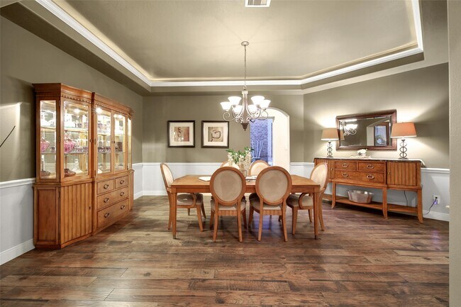 Building Photo - 5902 Royal Hill Ct