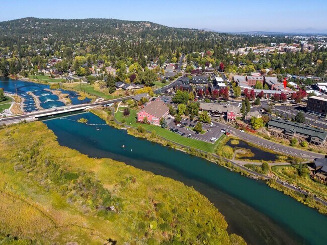 Building Photo - 706 SW Industrial Way